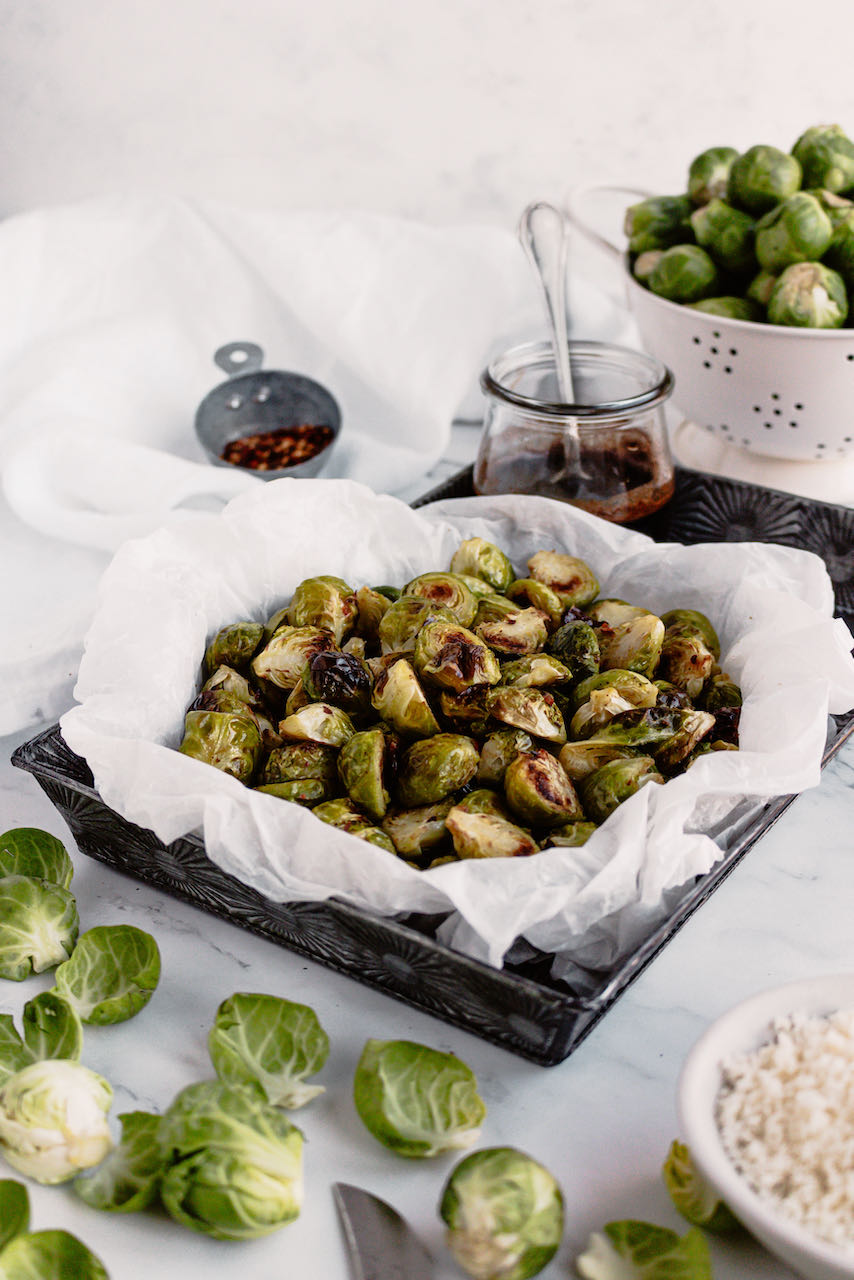 Roasted Brussels sprouts in the tray 45º